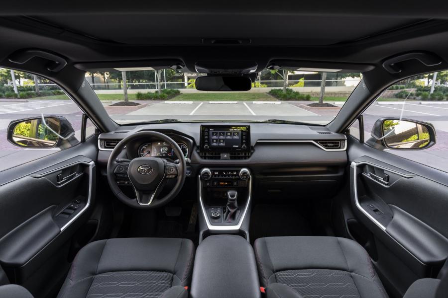 Торпедо Toyota RAV4 Prime SE 2020 года  (фото 22 из 37)